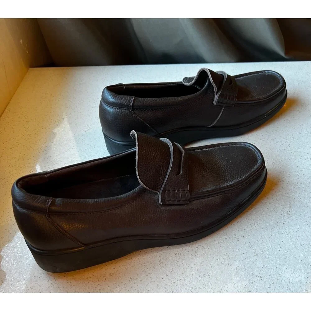Gravity Defyer Men’s Size 11.5 Loafers Brown Pebble Finish EUC Leather Pig Skin